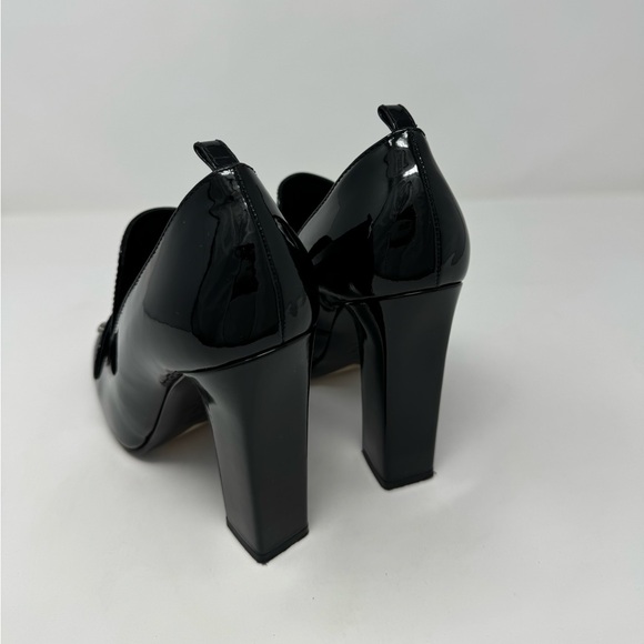 Pre-loved Cahanel shoes Size 39EU
Black Patent Moccasin heel Loafer Pumps - Picture 4 of 14